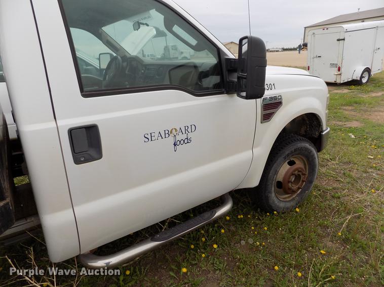 image for item FG9400 2008 Ford F350 Super Duty XL flatbed pickup truck