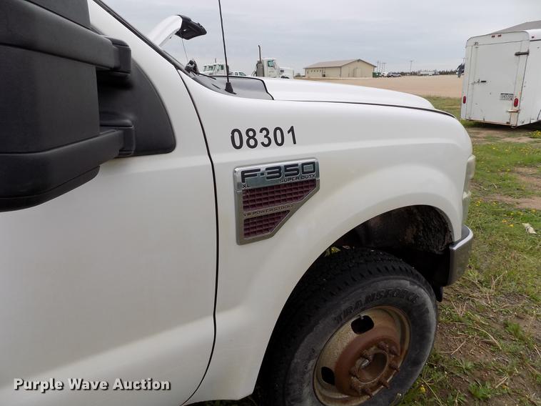 image for item FG9400 2008 Ford F350 Super Duty XL flatbed pickup truck