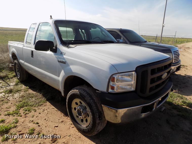 image for item FG9414 2007 Ford F250 Super Duty XL SuperCab pickup truck