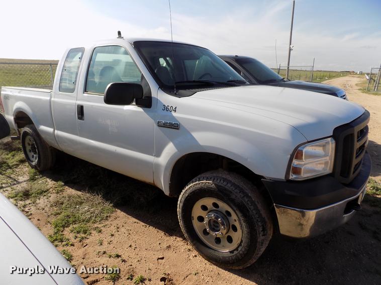 image for item FG9414 2007 Ford F250 Super Duty XL SuperCab pickup truck