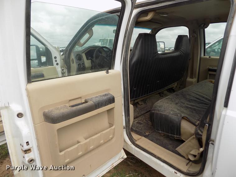 image for item FG9417 2008 Ford F250 Super Duty XL Crew Cab pickup truck