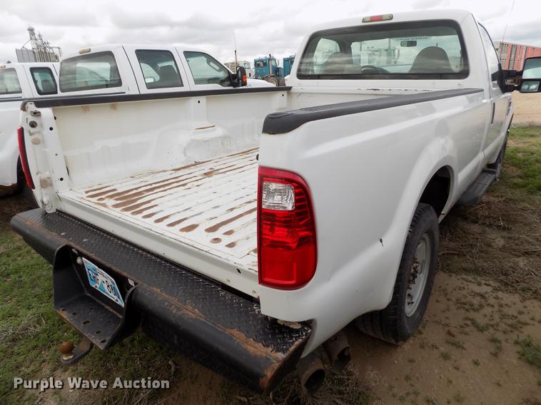 image for item FG9418 2008 Ford F250 Super Duty XL pickup truck
