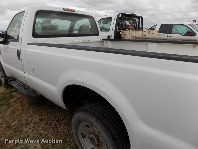 image for item FG9418 2008 Ford F250 Super Duty XL pickup truck
