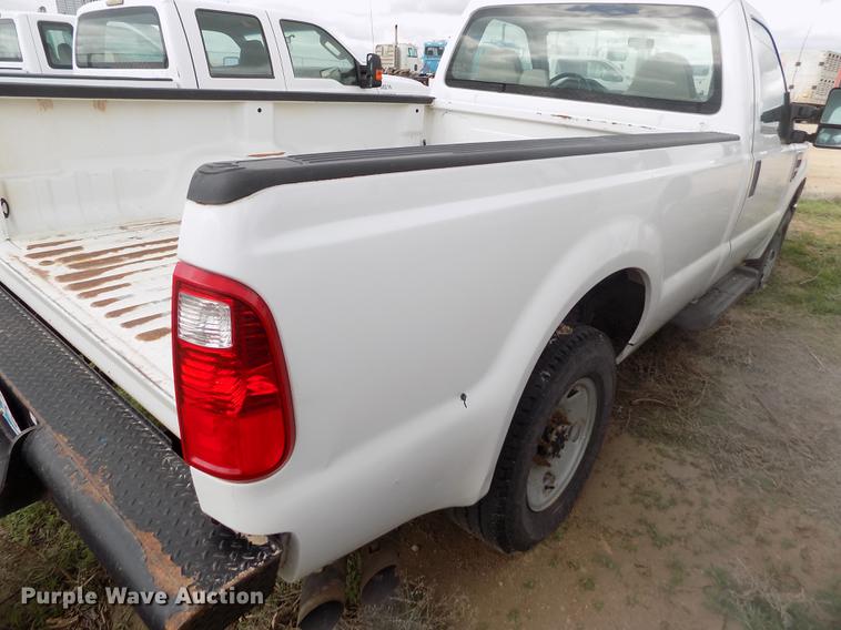image for item FG9418 2008 Ford F250 Super Duty XL pickup truck