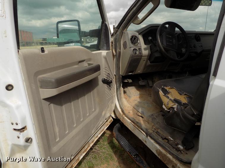 image for item FG9419 2009 Ford F350 Super Duty XL flatbed pickup truck