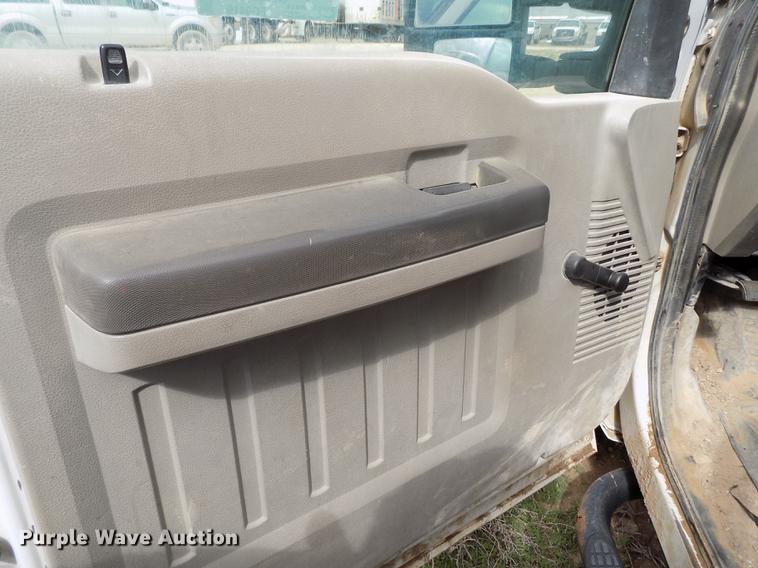 image for item FG9419 2009 Ford F350 Super Duty XL flatbed pickup truck