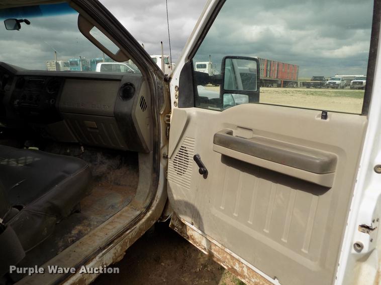 image for item FG9419 2009 Ford F350 Super Duty XL flatbed pickup truck