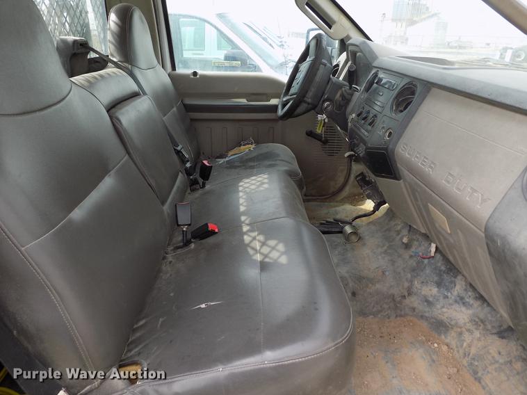 image for item FG9419 2009 Ford F350 Super Duty XL flatbed pickup truck