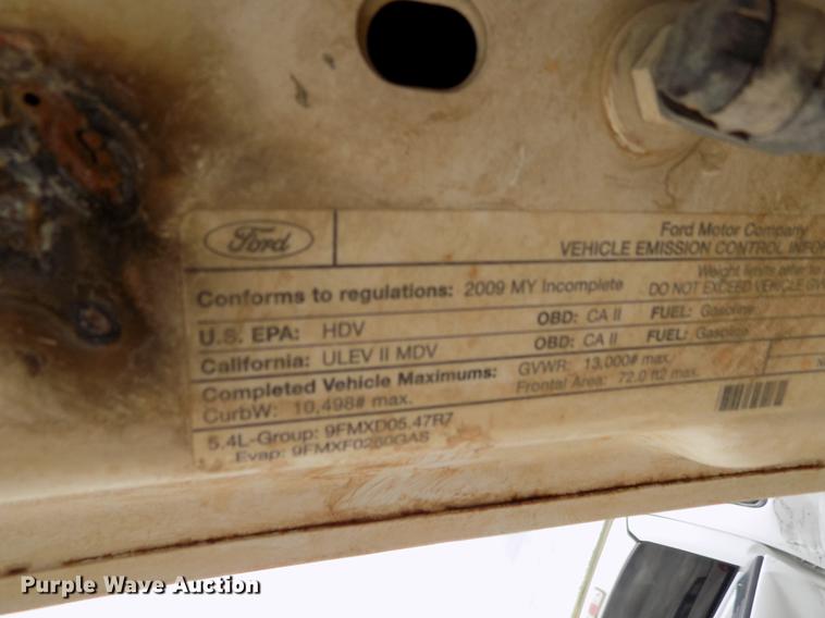 image for item FG9419 2009 Ford F350 Super Duty XL flatbed pickup truck