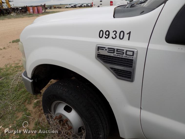 image for item FG9419 2009 Ford F350 Super Duty XL flatbed pickup truck
