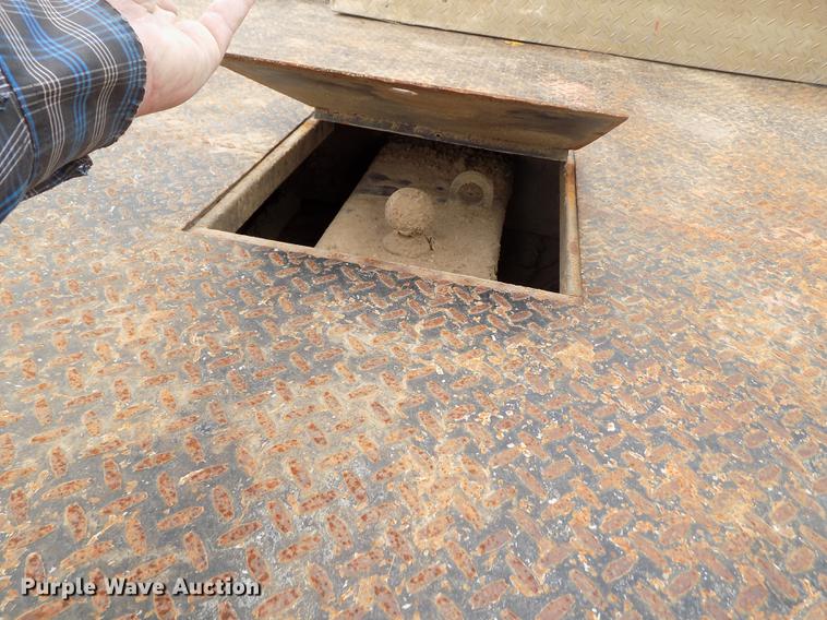 image for item FG9419 2009 Ford F350 Super Duty XL flatbed pickup truck