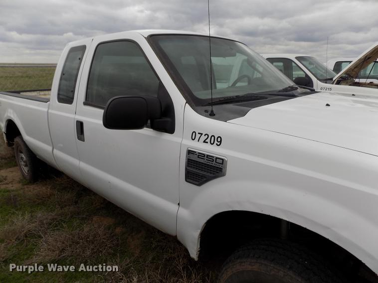 image for item FG9423 2008 Ford F250 Super Duty XL SuperCab pickup truck