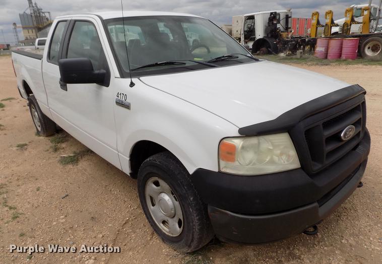 image for item FG9425 2005 Ford F150 XL SuperCab pickup truck