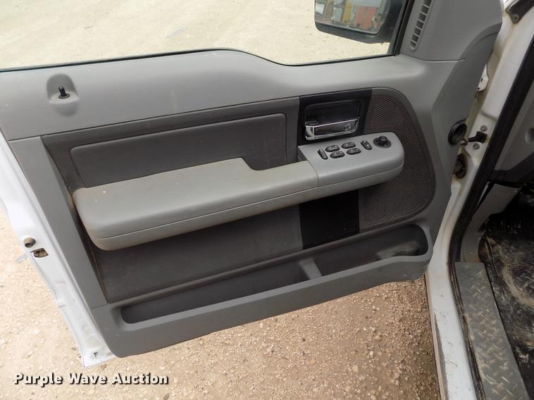 image for item FG9425 2005 Ford F150 XL SuperCab pickup truck