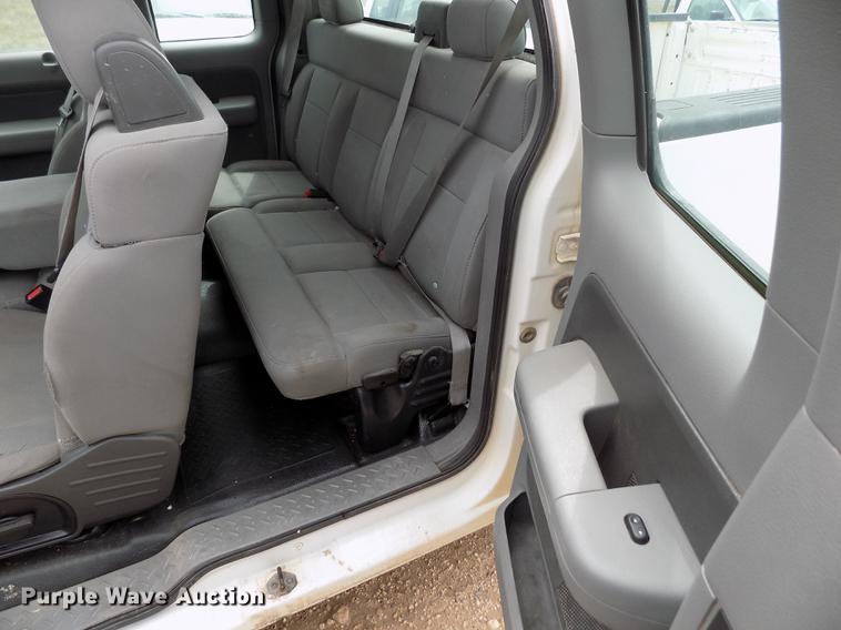 image for item FG9425 2005 Ford F150 XL SuperCab pickup truck