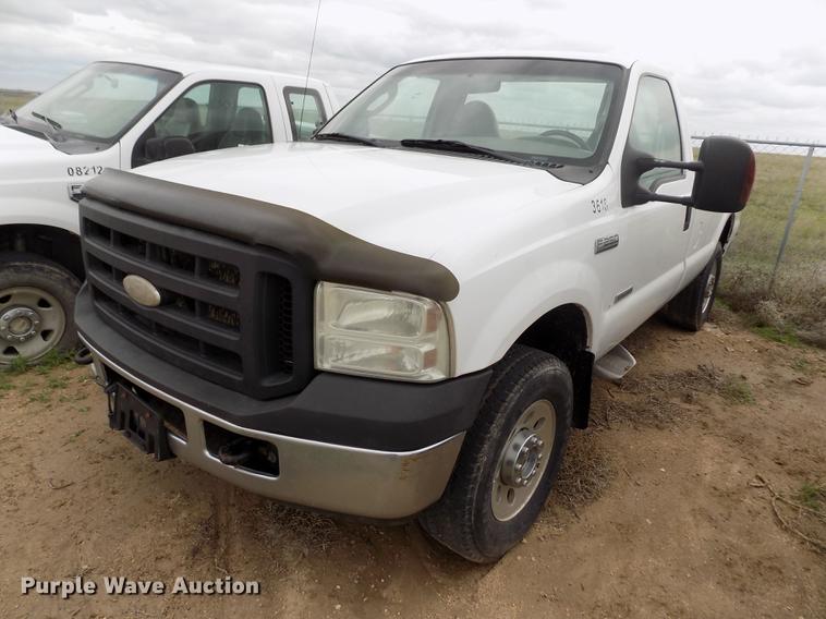 image for item FG9432 2007 Ford F250 Super Duty XL pickup truck