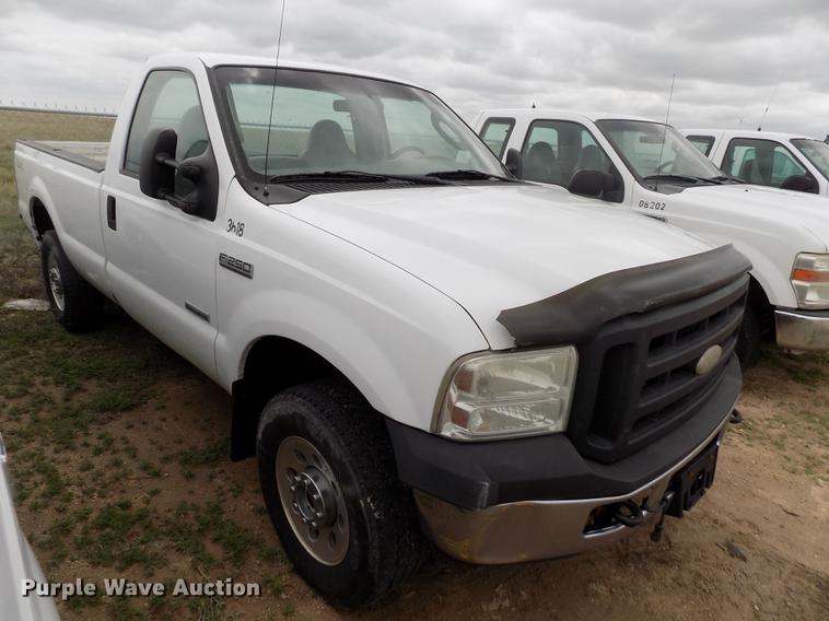 image for item FG9432 2007 Ford F250 Super Duty XL pickup truck