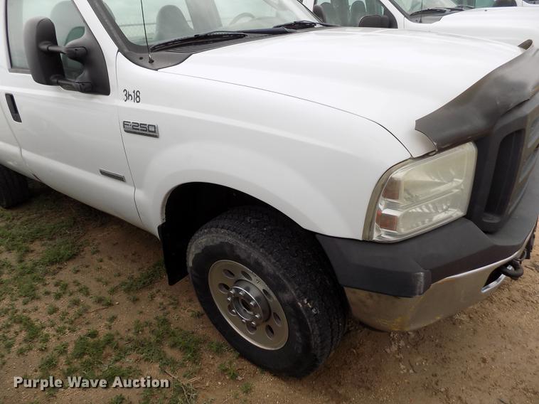 image for item FG9432 2007 Ford F250 Super Duty XL pickup truck