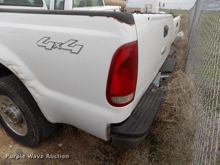 image for item FG9432 2007 Ford F250 Super Duty XL pickup truck