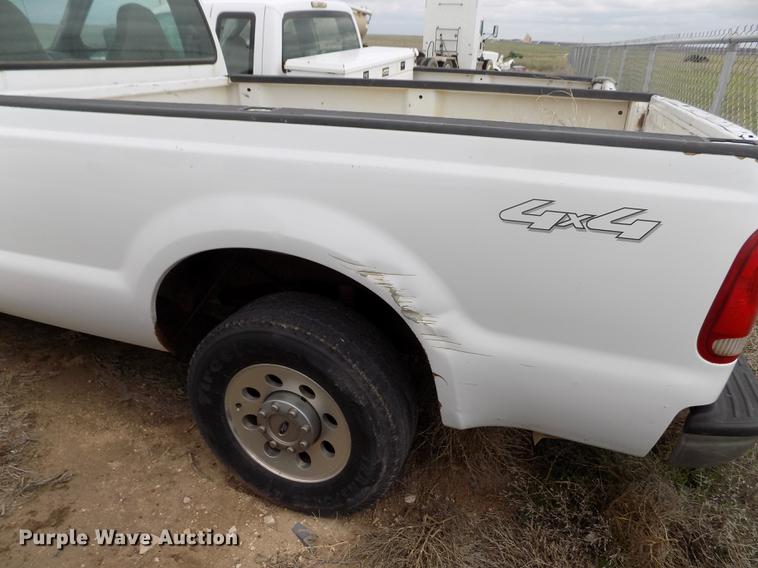 image for item FG9432 2007 Ford F250 Super Duty XL pickup truck