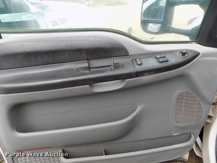 image for item FG9432 2007 Ford F250 Super Duty XL pickup truck