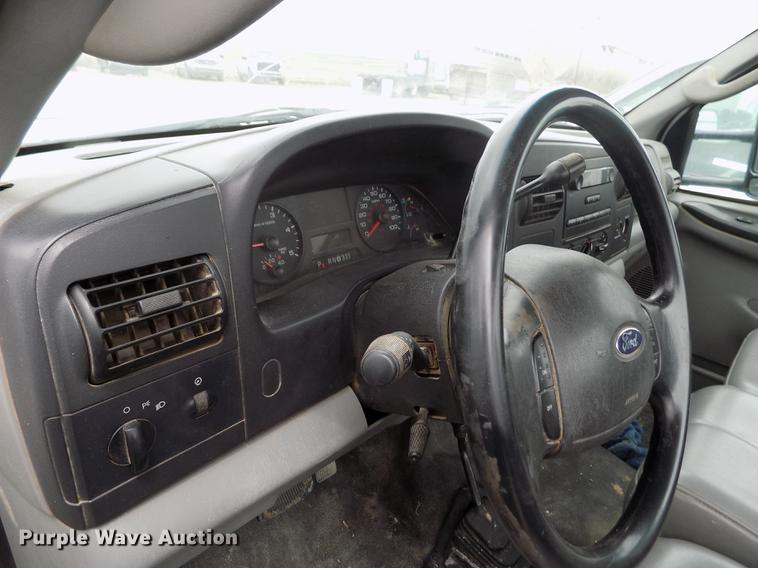 image for item FG9432 2007 Ford F250 Super Duty XL pickup truck