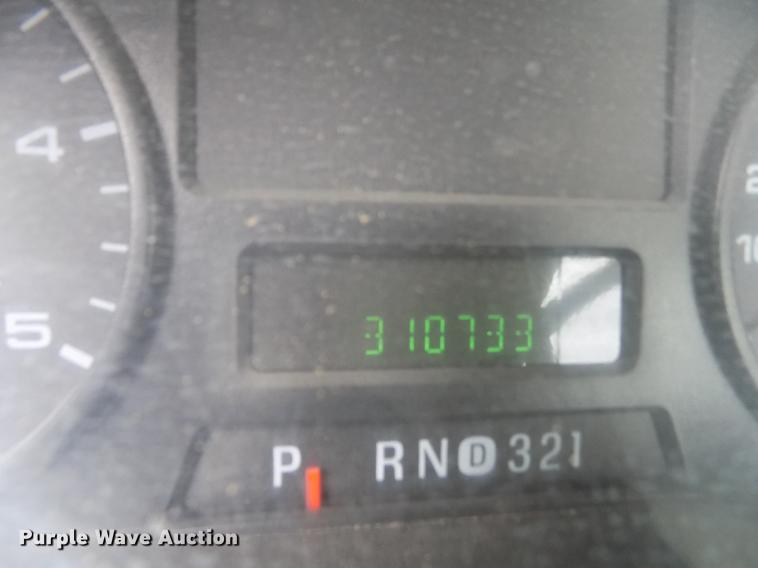 image for item FG9432 2007 Ford F250 Super Duty XL pickup truck