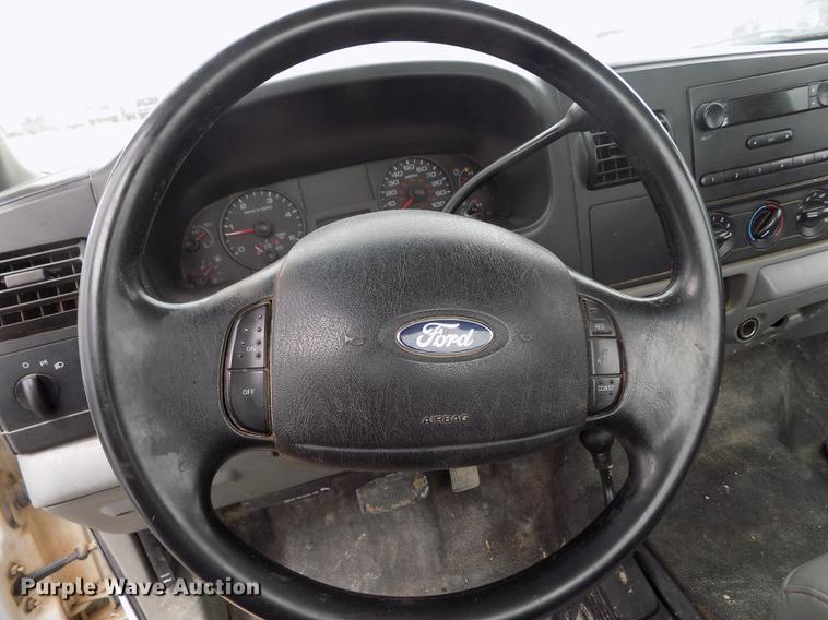 image for item FG9432 2007 Ford F250 Super Duty XL pickup truck