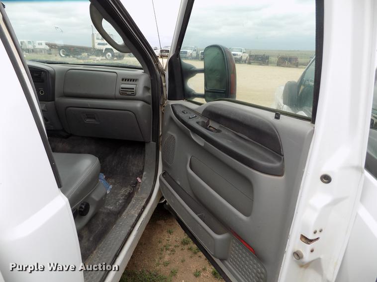 image for item FG9432 2007 Ford F250 Super Duty XL pickup truck