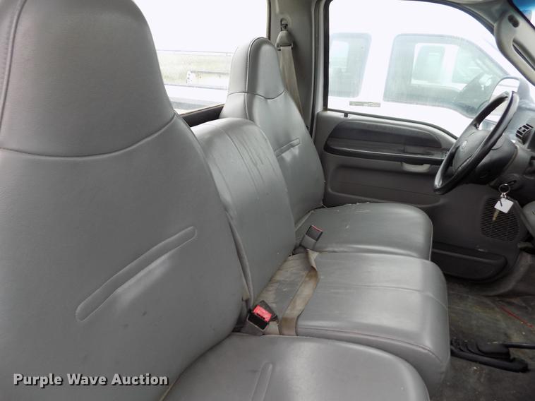 image for item FG9432 2007 Ford F250 Super Duty XL pickup truck