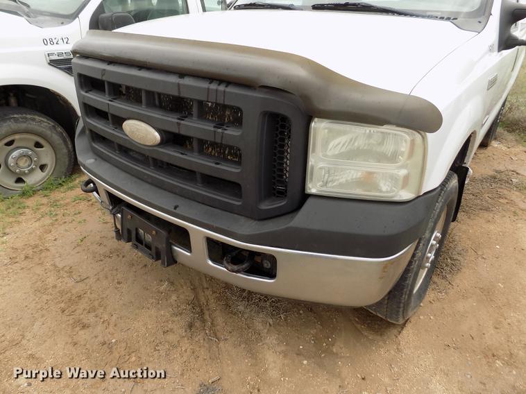 image for item FG9432 2007 Ford F250 Super Duty XL pickup truck