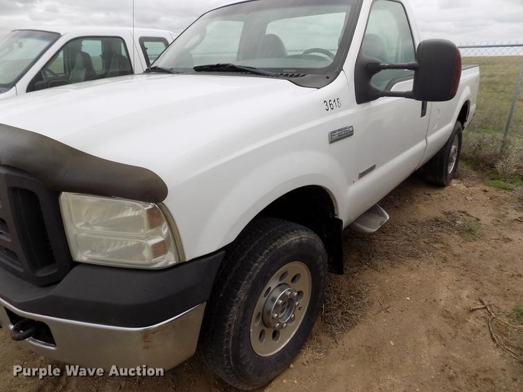 image for item FG9432 2007 Ford F250 Super Duty XL pickup truck