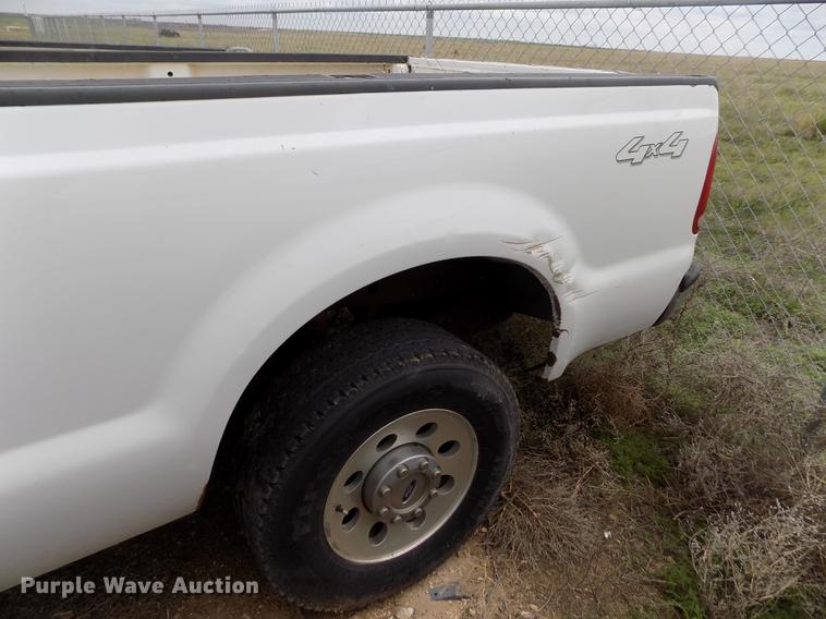 image for item FG9432 2007 Ford F250 Super Duty XL pickup truck