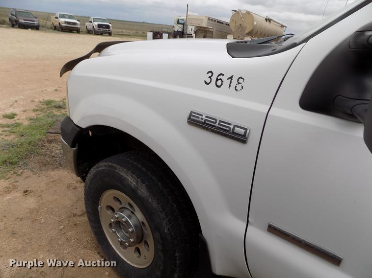 image for item FG9432 2007 Ford F250 Super Duty XL pickup truck