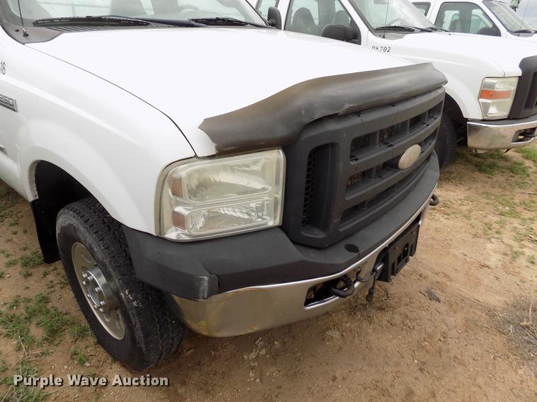 image for item FG9432 2007 Ford F250 Super Duty XL pickup truck
