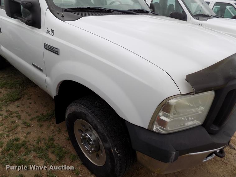 image for item FG9432 2007 Ford F250 Super Duty XL pickup truck