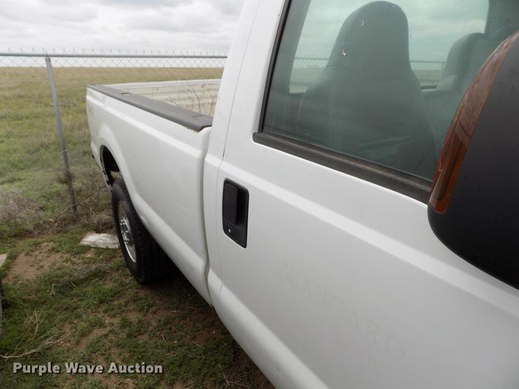 image for item FG9432 2007 Ford F250 Super Duty XL pickup truck