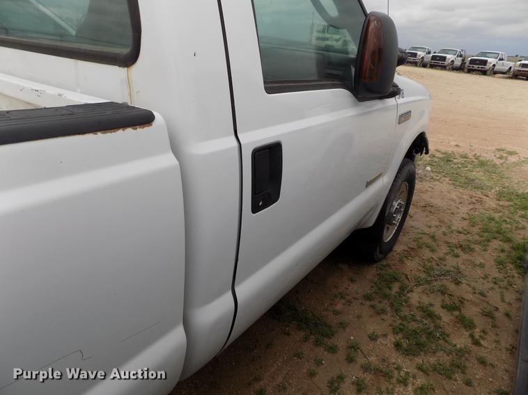 image for item FG9432 2007 Ford F250 Super Duty XL pickup truck