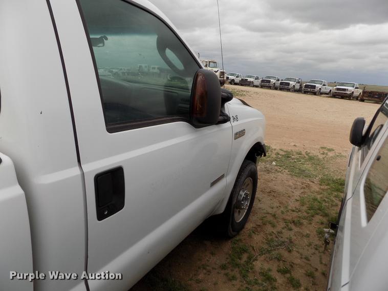 image for item FG9432 2007 Ford F250 Super Duty XL pickup truck