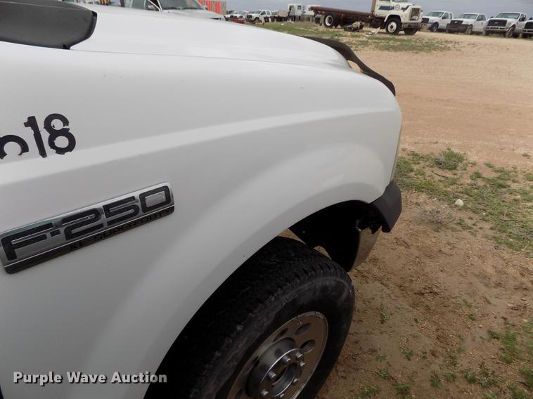 image for item FG9432 2007 Ford F250 Super Duty XL pickup truck