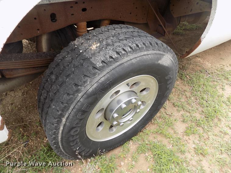 image for item FG9432 2007 Ford F250 Super Duty XL pickup truck