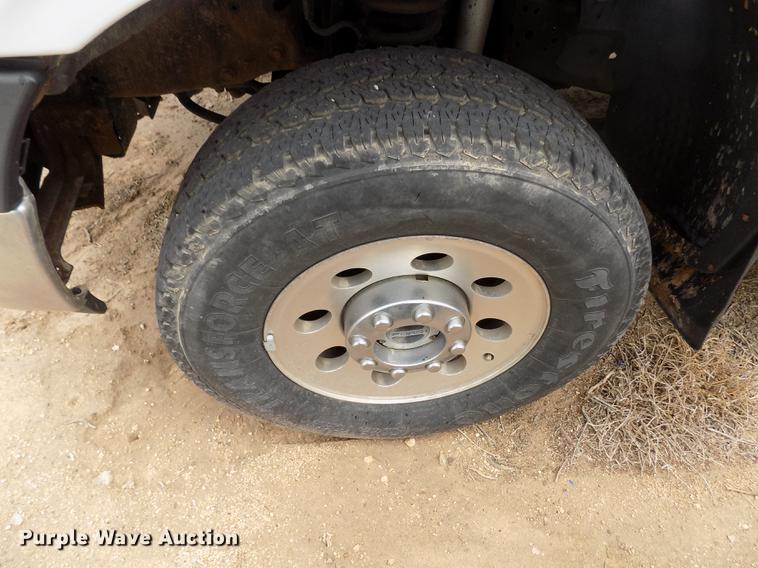 image for item FG9432 2007 Ford F250 Super Duty XL pickup truck