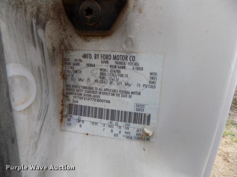 image for item FG9432 2007 Ford F250 Super Duty XL pickup truck