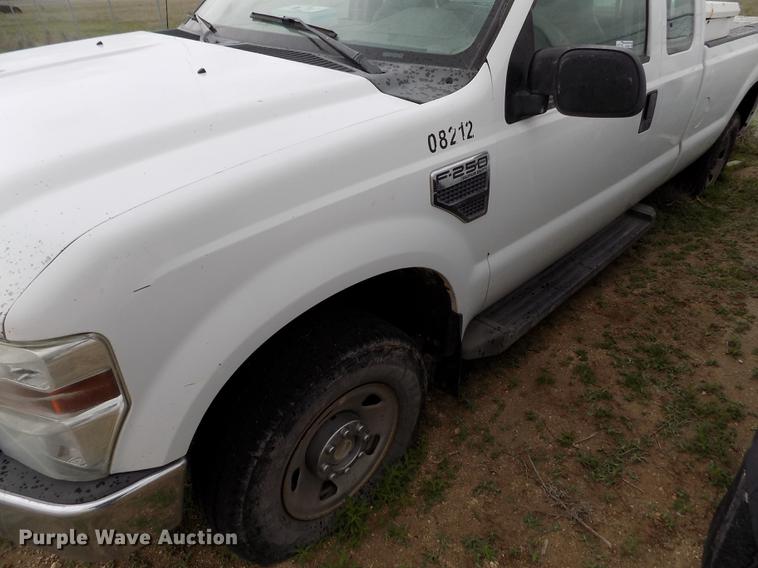 image for item FG9433 2008 Ford F250 Super Duty XL SuperCab pickup truck