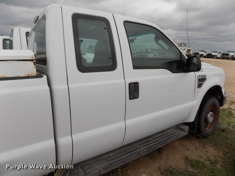 image for item FG9433 2008 Ford F250 Super Duty XL SuperCab pickup truck