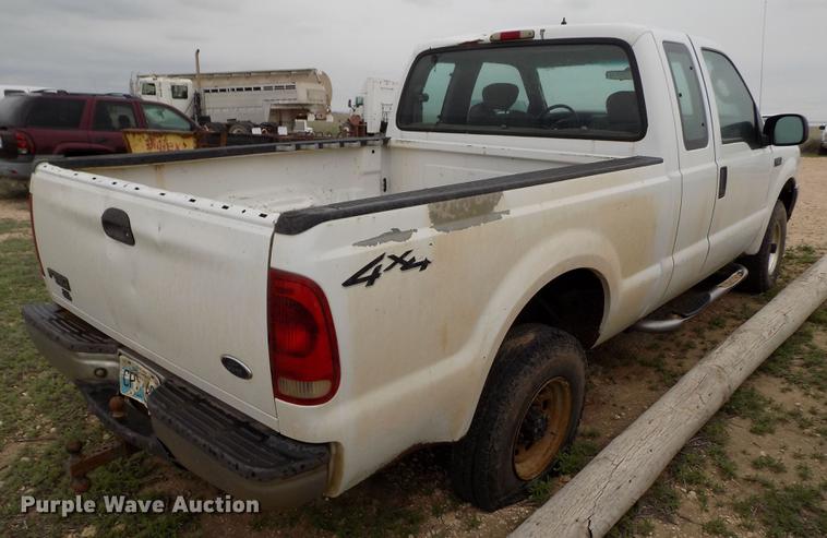 image for item FG9436 2004 Ford F250 Super Duty XL SuperCab pickup truck