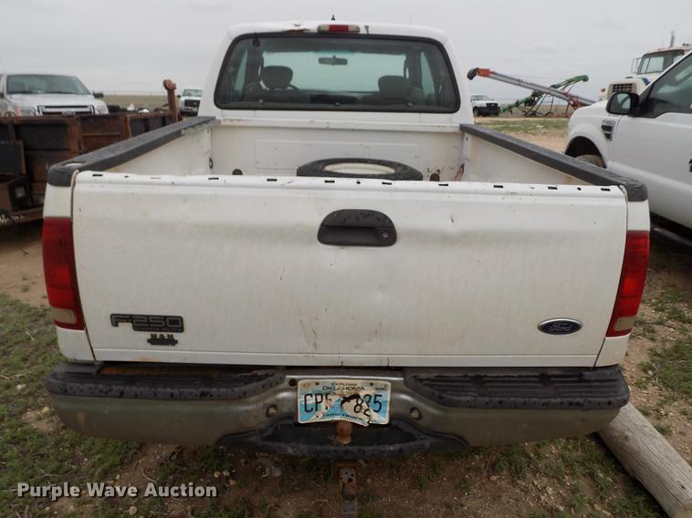 image for item FG9436 2004 Ford F250 Super Duty XL SuperCab pickup truck