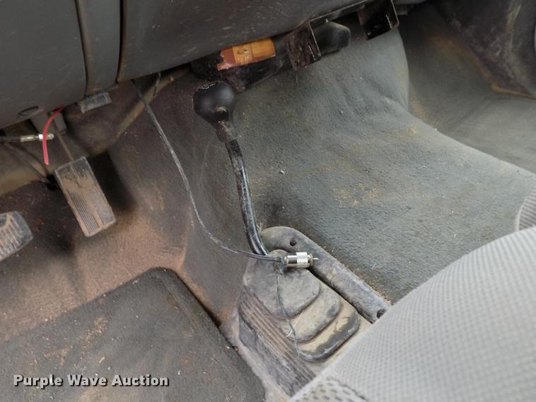 image for item FG9436 2004 Ford F250 Super Duty XL SuperCab pickup truck