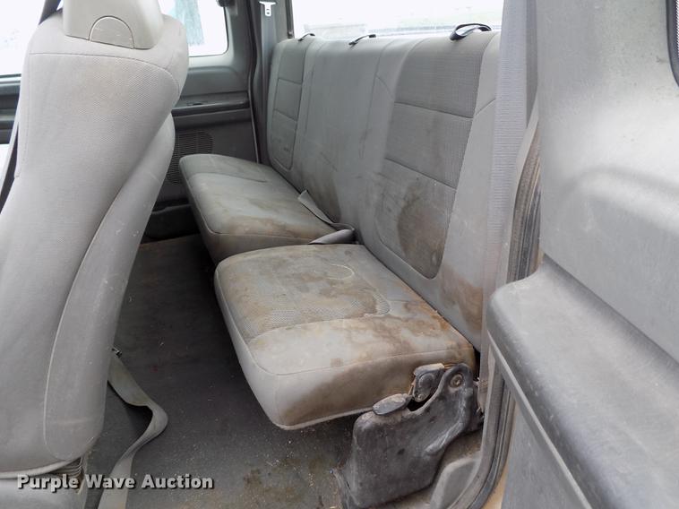 image for item FG9436 2004 Ford F250 Super Duty XL SuperCab pickup truck