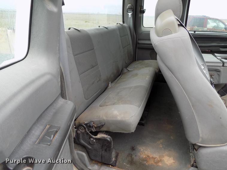 image for item FG9436 2004 Ford F250 Super Duty XL SuperCab pickup truck